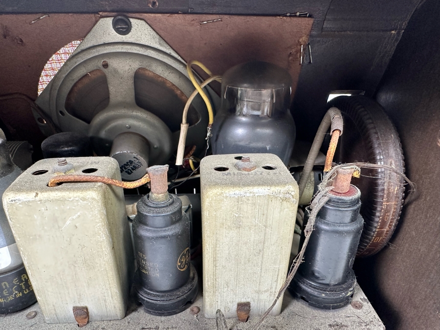 Vintage General Electric Superheterodyne Vacuum Tube Radio Model GD-60 For Display Only - Needs Servicing 13W X 6.5D X 7H [Photo 17]