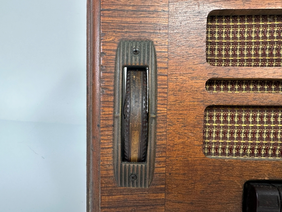 Vintage General Electric Superheterodyne Vacuum Tube Radio Model GD-60 For Display Only - Needs Servicing 13W X 6.5D X 7H [Photo 4]