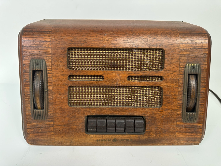 Vintage General Electric Superheterodyne Vacuum Tube Radio Model GD-60 For Display Only - Needs Servicing 13W X 6.5D X 7H [Photo 2]
