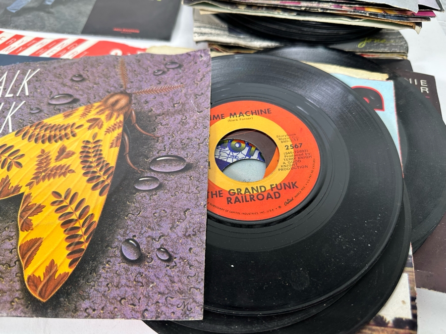 Collection Of 45RPM Vinyl Records - See Photos [Photo 15]