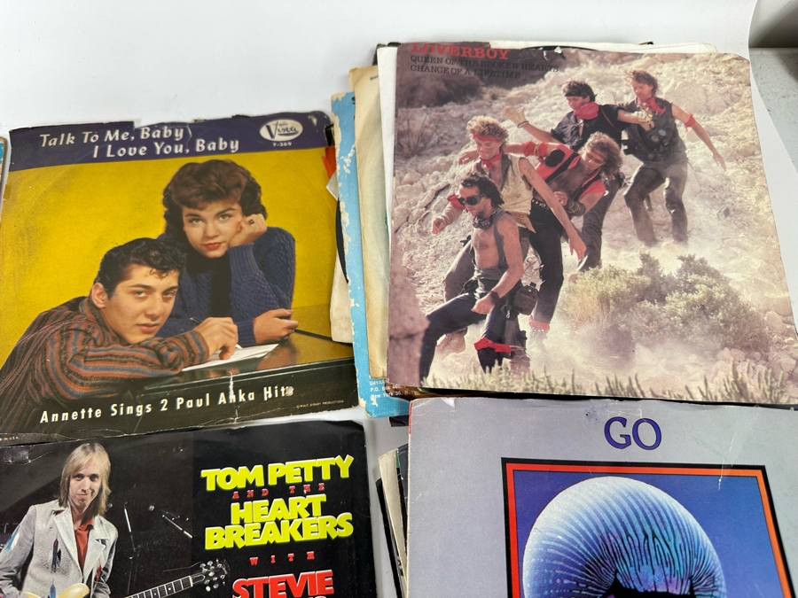 Collection Of 45RPM Vinyl Records - See Photos [Photo 12]