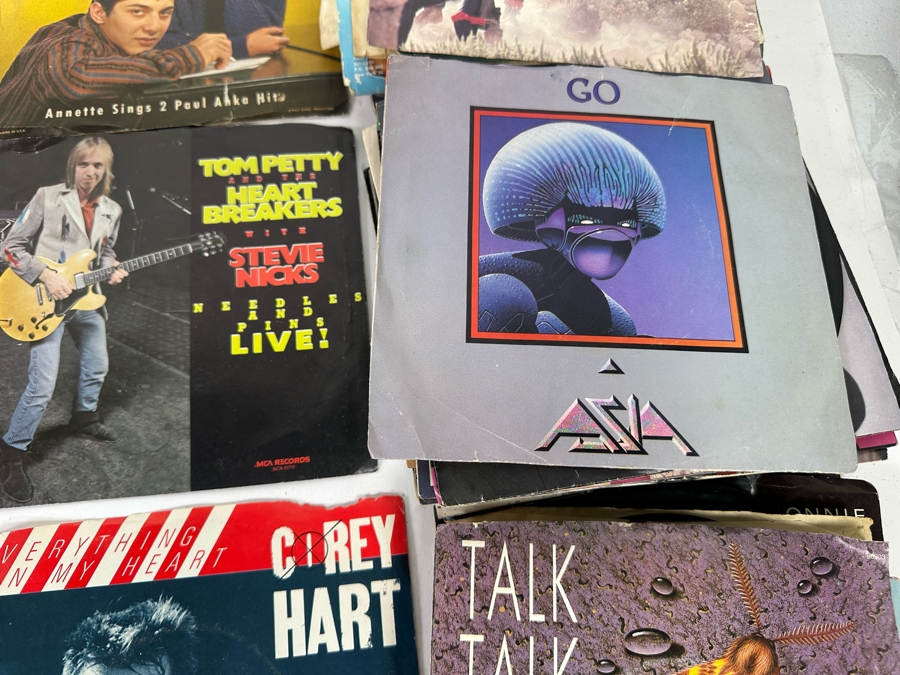 Collection Of 45RPM Vinyl Records - See Photos [Photo 11]