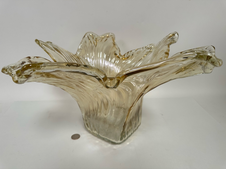 Light Brown Centerpiece Glass Bowl 17W X 17D X 10H [CR] [Photo 3]