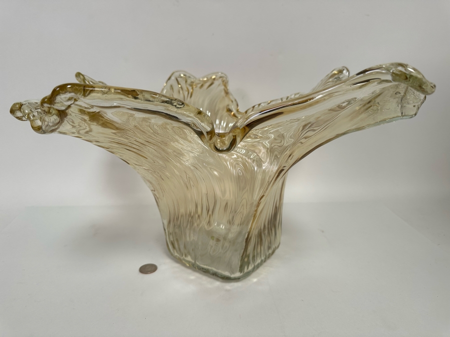 Light Brown Centerpiece Glass Bowl 17W X 17D X 10H [CR] [Photo 4]