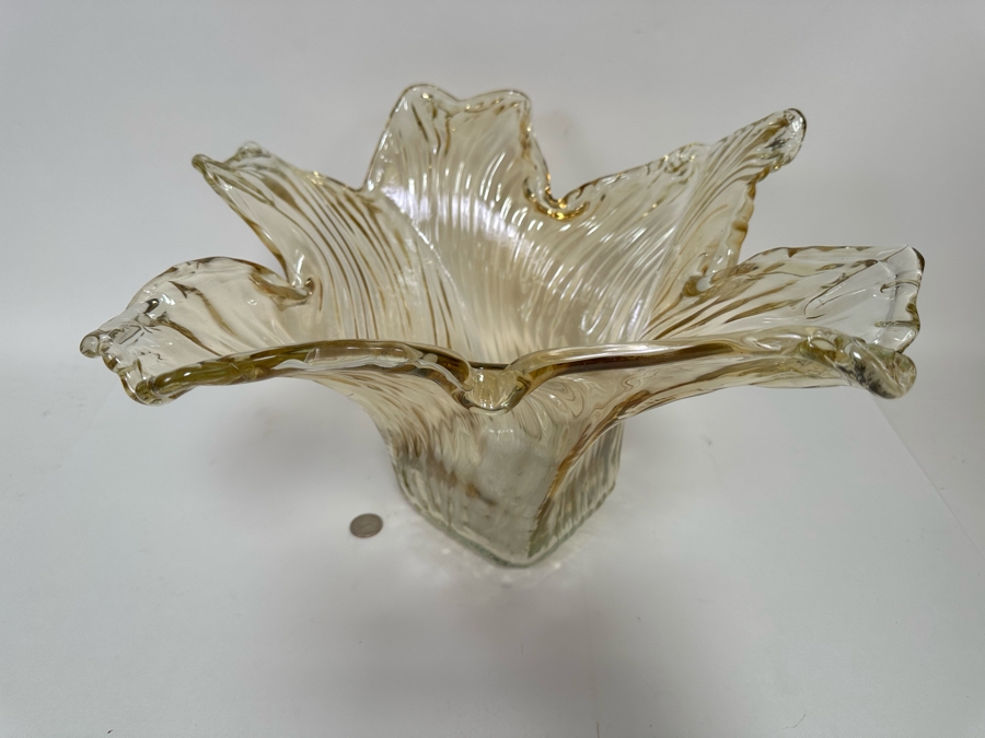 Light Brown Centerpiece Glass Bowl 17W X 17D X 10H [CR] [Photo 2]