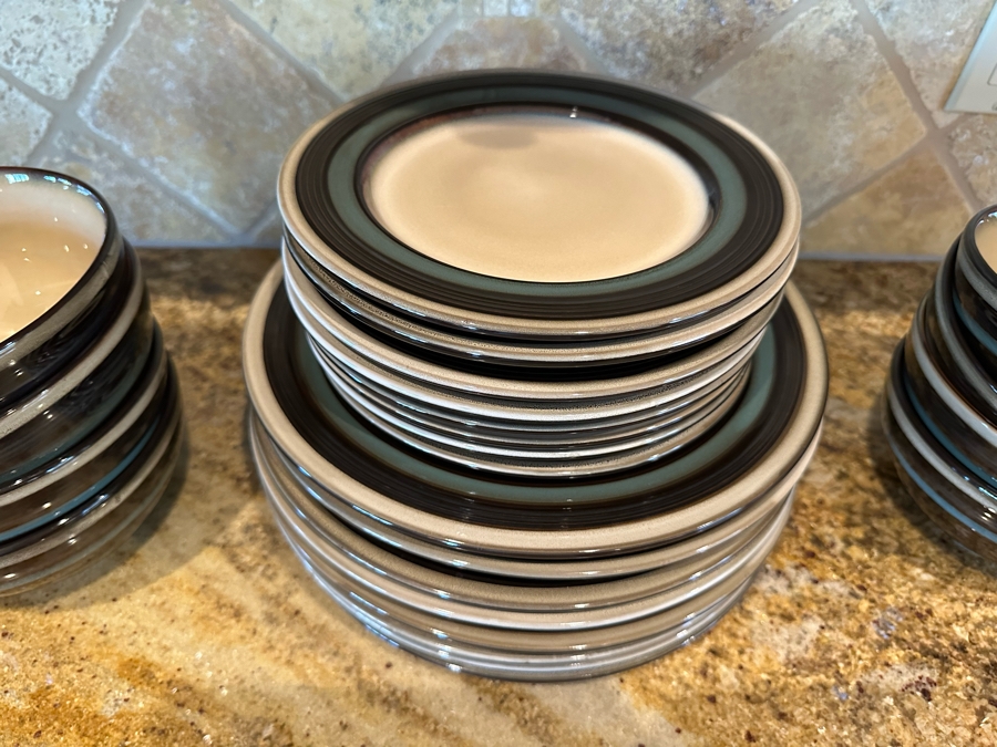 Elite By Gibson Dinner Plates 8.5W And 11.25W And Bowls 6.75W Set [CR] [Photo 3]