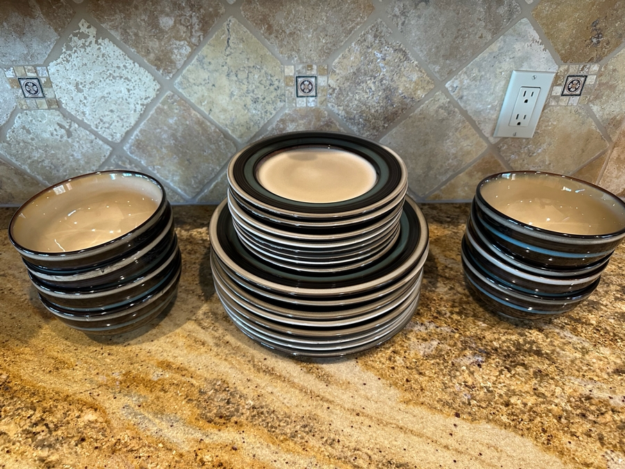 Elite By Gibson Dinner Plates 8.5W And 11.25W And Bowls 6.75W Set [CR]