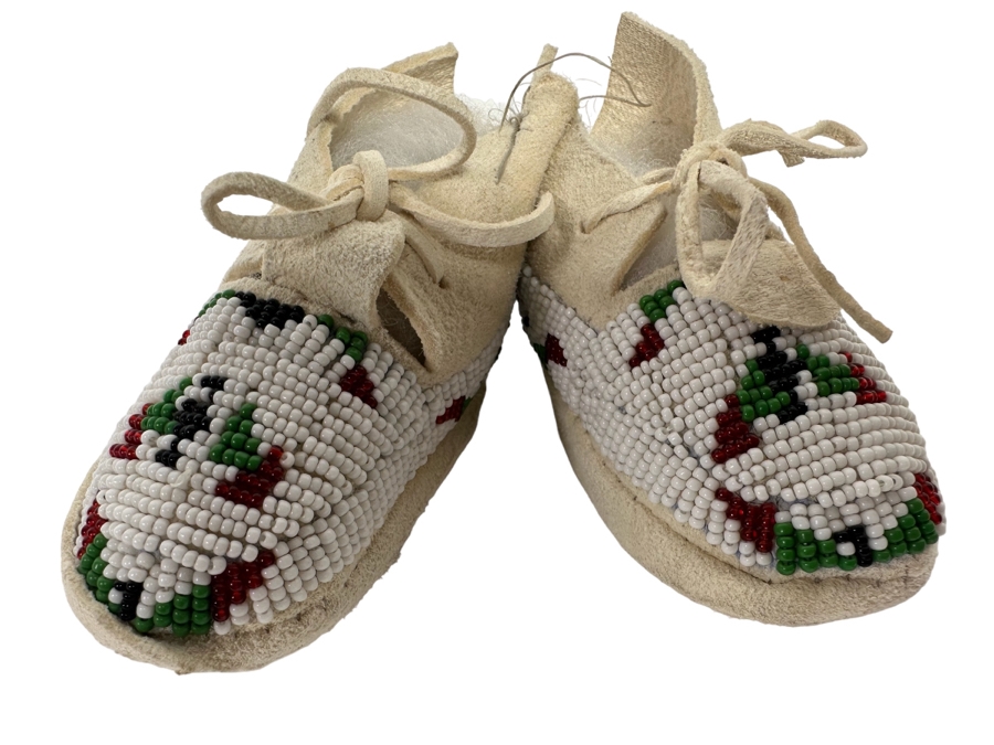 Pair Of Leather Beaded Native American Moccasins 4L [CA] [Photo 1]