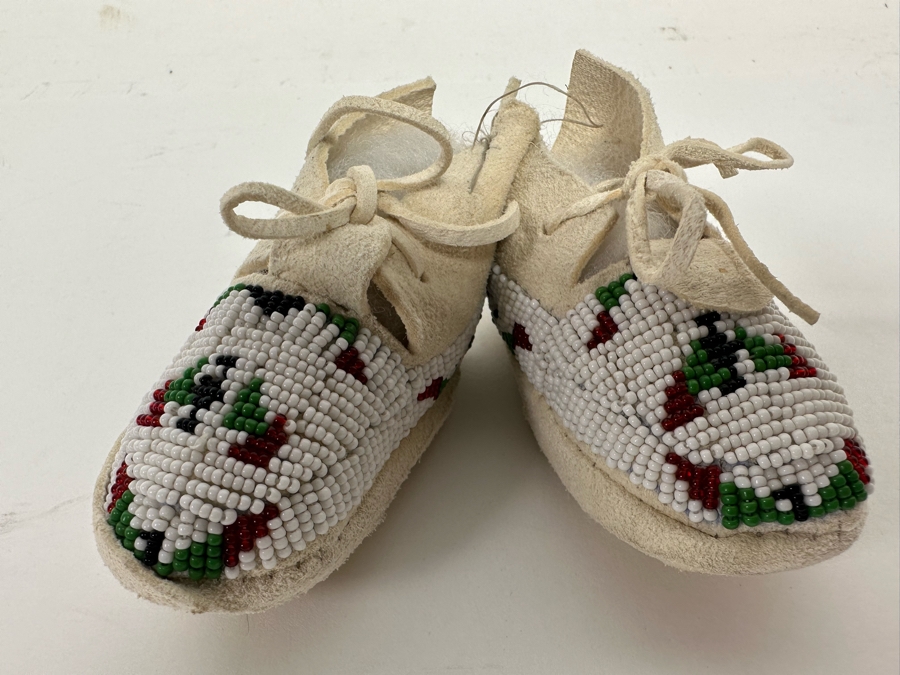 Pair Of Leather Beaded Native American Moccasins 4L [CA] [Photo 2]