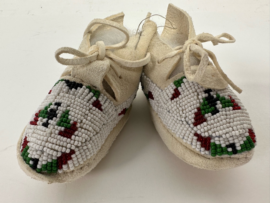 Pair Of Leather Beaded Native American Moccasins 4L [CA] [Photo 3]