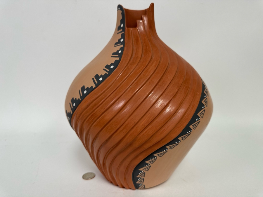 Signed Native American Jemez Pottery By Felicia Fragua 10W X 13H [CA] Retails $500 [Photo 2]