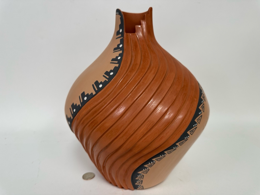 Signed Native American Jemez Pottery By Felicia Fragua 10W X 13H [CA] Retails $500 [Photo 3]