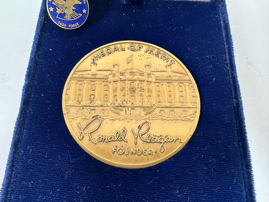 Ronald Reagan Republican Presidential Task Force Medal Of Merit With Presentation Box And Republican Presidential Task Force Pin [Photo 4]