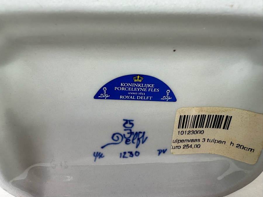 Delft Porcelain Vase 6.5W X 3D X 8H Retails $277 [Photo 8]