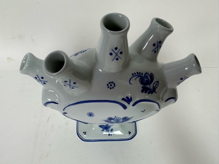 Delft Porcelain Vase 6.5W X 3D X 8H Retails $277 [Photo 6]