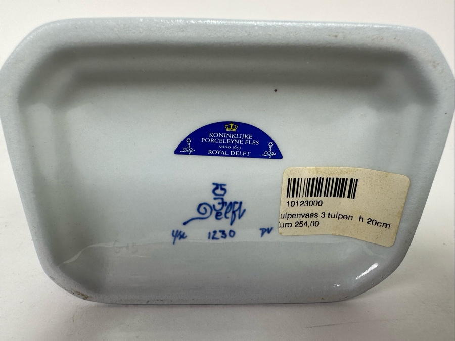 Delft Porcelain Vase 6.5W X 3D X 8H Retails $277 [Photo 7]