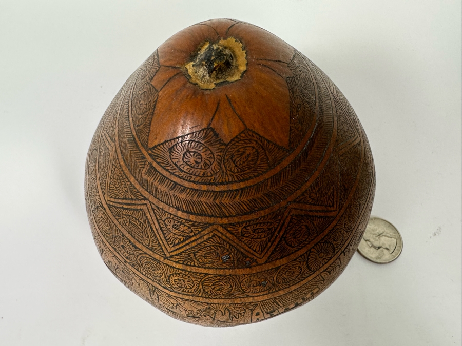 Pair Of Intricately Hand Carved Peruvian Gourds 3.5H and 4.25H [Photo 16]