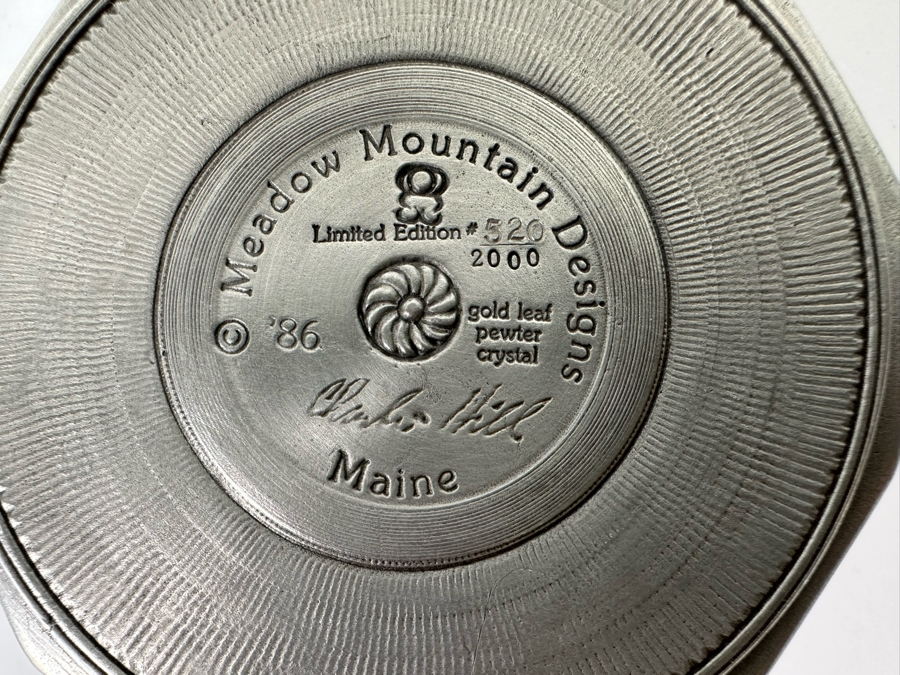 Limited Edition Meadow Mountain Designs Gold Leaf Pewter Crystal Paperweight Great Seal Of The United States E Pluribus Unum Eagle By Charles Hill 3.5W [Photo 6]