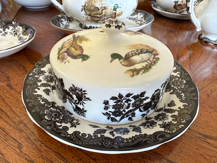 The Royal Worcester Group Palissy England Game Series China Service - See Photos [Photo 7]
