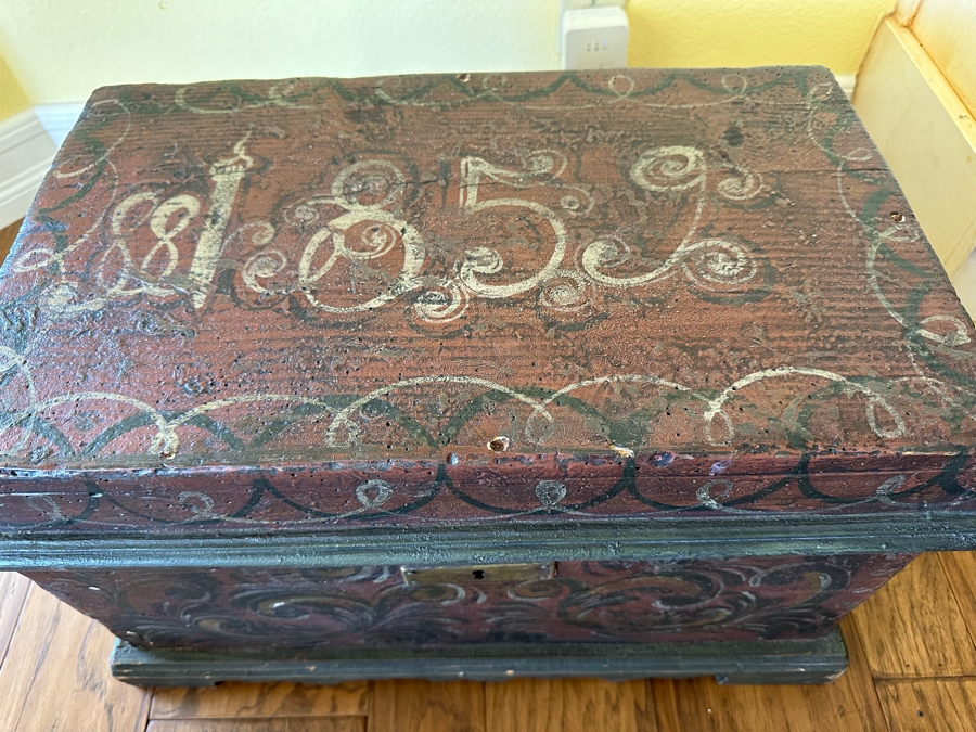 Vintage Hand Painted Wooden Box 21W X 13D X 12H [Photo 3]