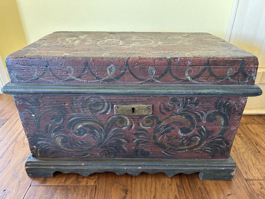 Vintage Hand Painted Wooden Box 21W X 13D X 12H [Photo 2]