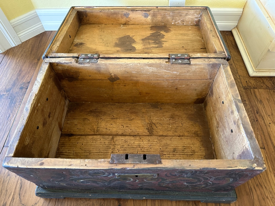 Vintage Hand Painted Wooden Box 21W X 13D X 12H [Photo 6]