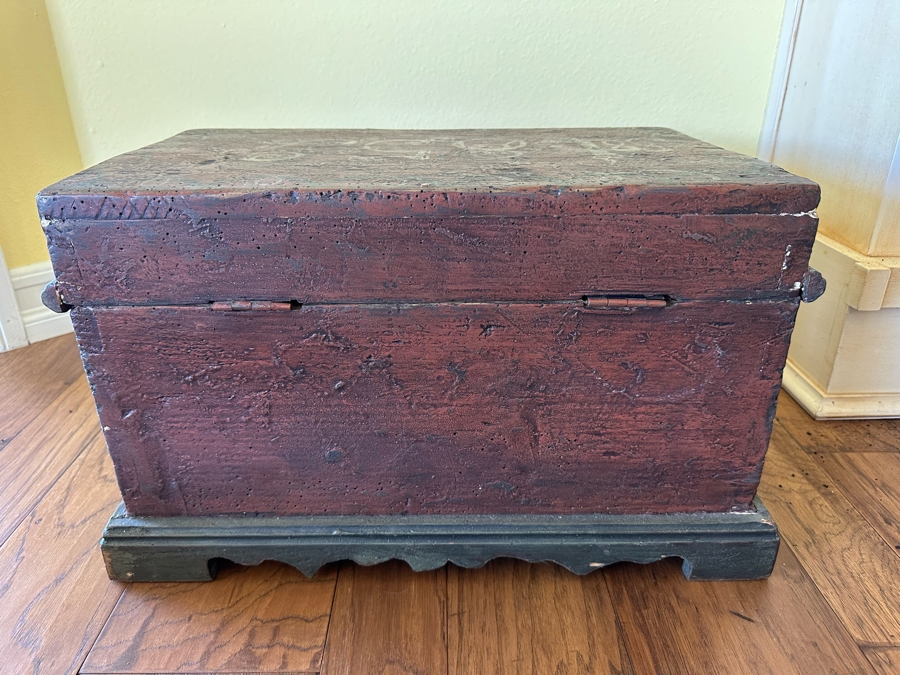 Vintage Hand Painted Wooden Box 21W X 13D X 12H [Photo 5]
