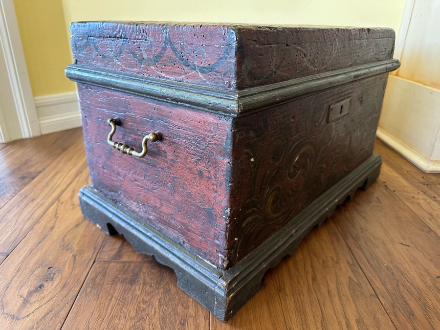 Vintage Hand Painted Wooden Box 21W X 13D X 12H [Photo 4]