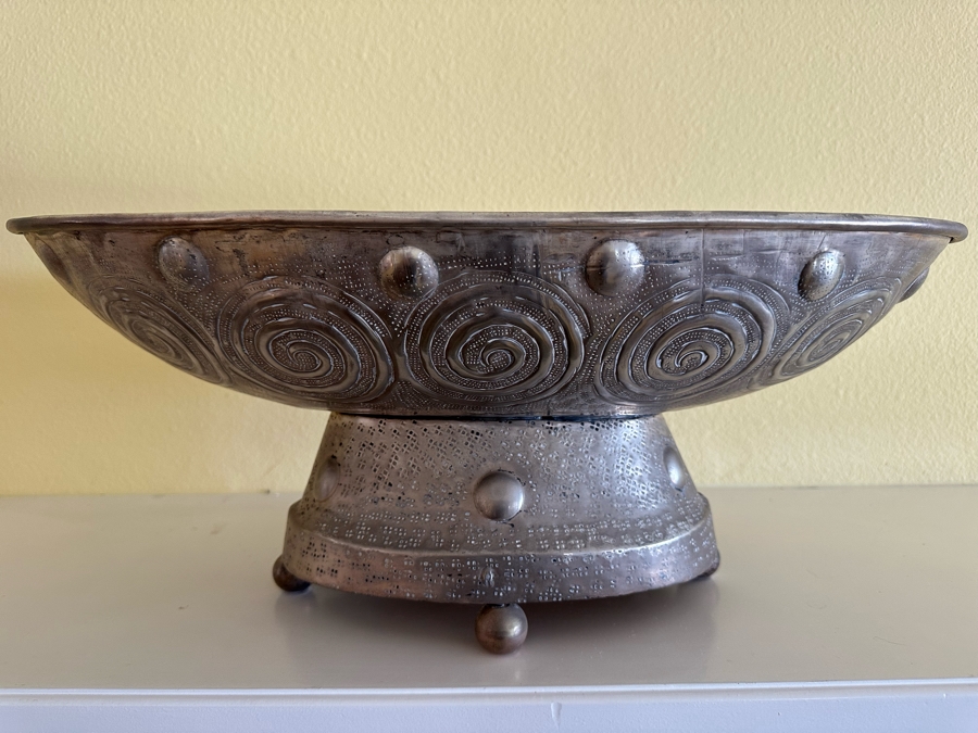 Decorative Silver Tone Centerpiece Bowl 20.5W X 11.5D X 8H [Photo 2]