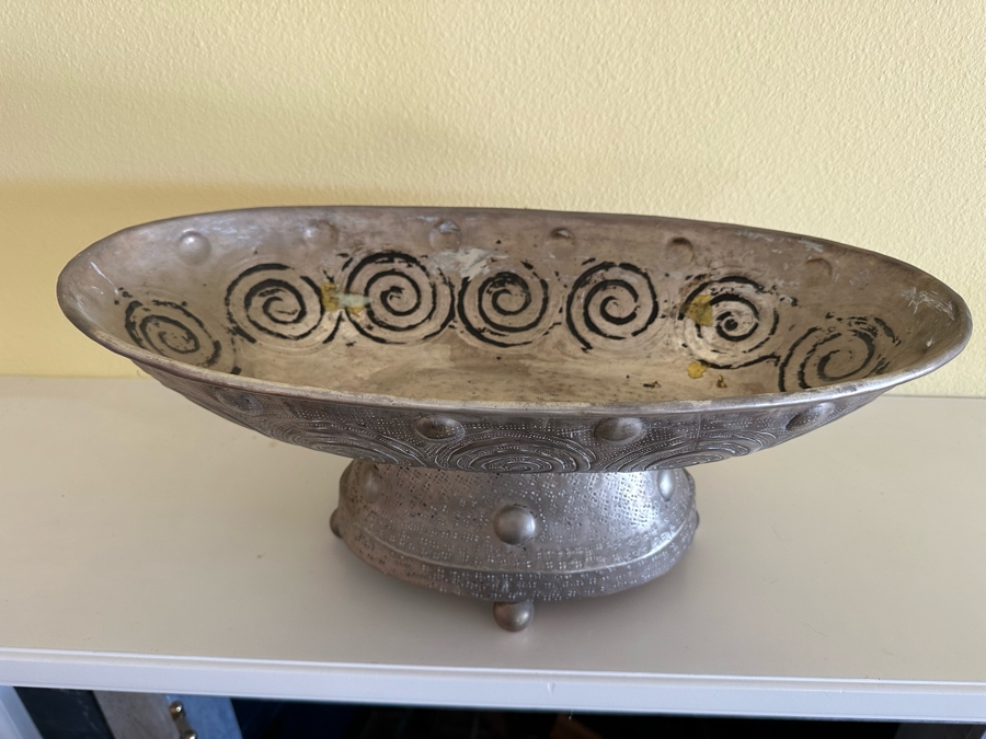 Decorative Silver Tone Centerpiece Bowl 20.5W X 11.5D X 8H [Photo 4]