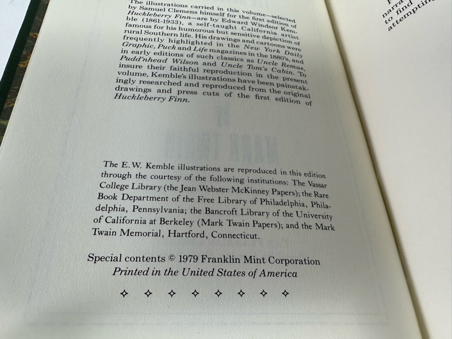 Pair Of Wooden Duck Decoy Bookends With Leatherbound The Adventures Of Huckleberry Finn Book By Mark Twain Franklin Mint [Photo 10]