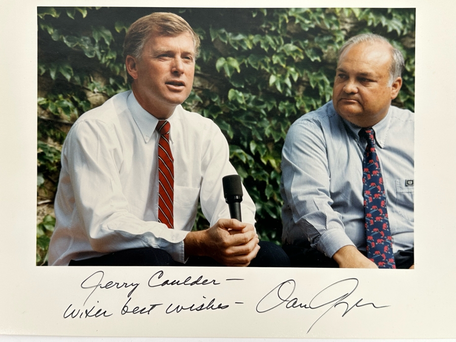 Hand Signed Dan Quayle Photograph Of Vice President Of United States From 1989-1993 With Client 8 X 6 [Photo 3]
