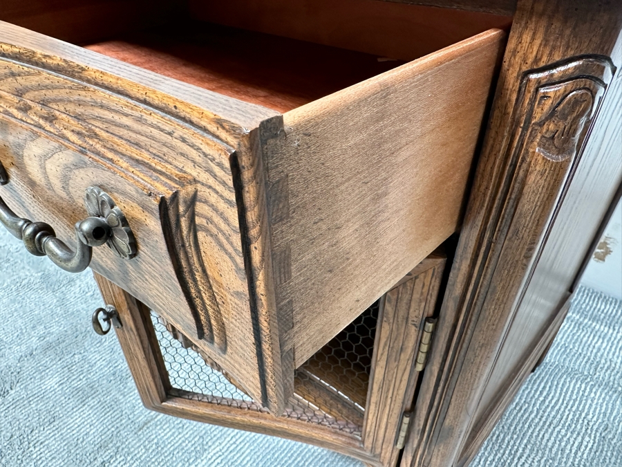 Pair Of Henredon Four Centuries Wooden Nightstands 28W X 19D X 25H [Photo 9]