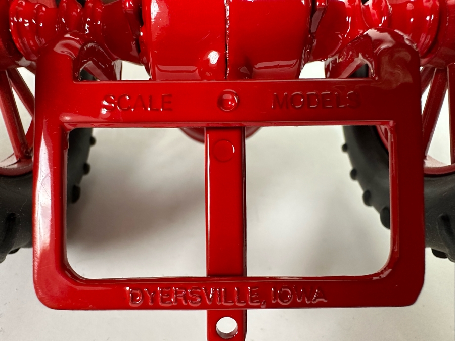 Farmall F-14 Iowa FFA 2001 Special Edition 1:16 Toy Tractor Scale Model 8W X 4D X 4.5H [Photo 13]