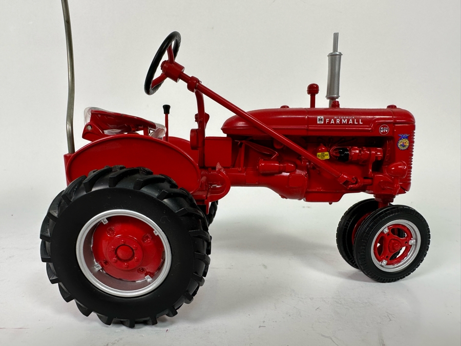 Ertl 2004 Iowa FFA IH Farmall BN Limited Edition Tractor 1:15 With Umbrella 7W X 4.5D X 7H [Photo 7]