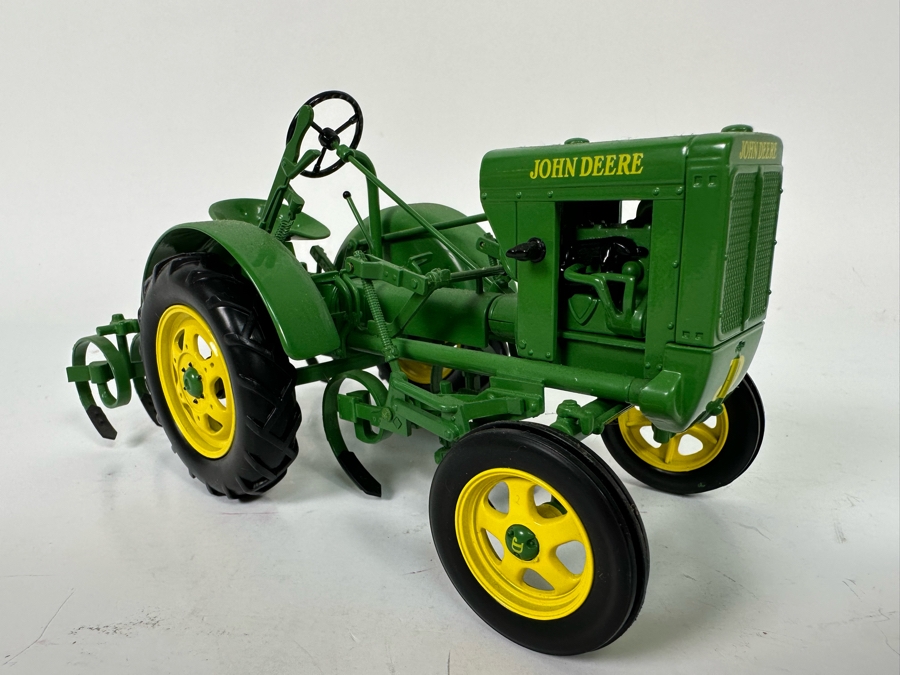 John Deere 1937 Model 62 Scale Model Tractor With Cultivator 1878 7W X 4.5D X 4H [Photo 5]