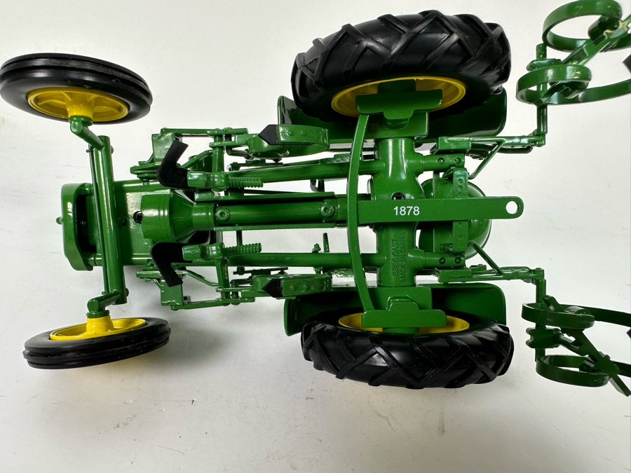 John Deere 1937 Model 62 Scale Model Tractor With Cultivator 1878 7W X 4.5D X 4H [Photo 9]