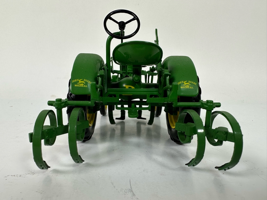 John Deere 1937 Model 62 Scale Model Tractor With Cultivator 1878 7W X 4.5D X 4H [Photo 8]