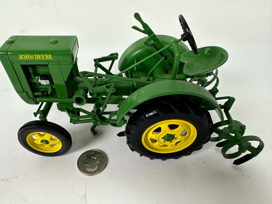 John Deere 1937 Model 62 Scale Model Tractor With Cultivator 1878 7W X 4.5D X 4H [Photo 4]
