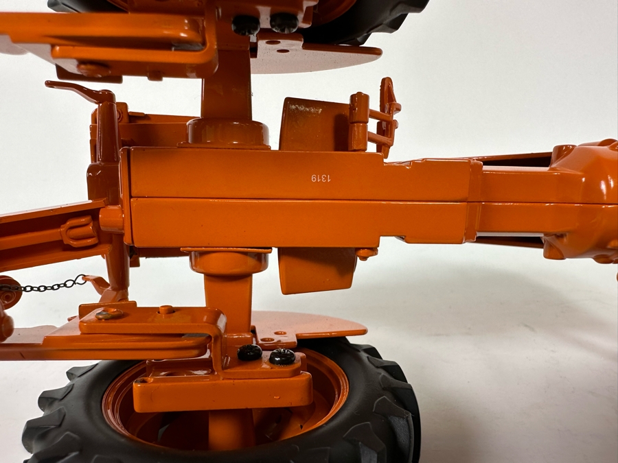 Ertl John Deere MT Utility Tractor With Mower 1:16 Scale Model 8W X 6D X 5H [Photo 10]