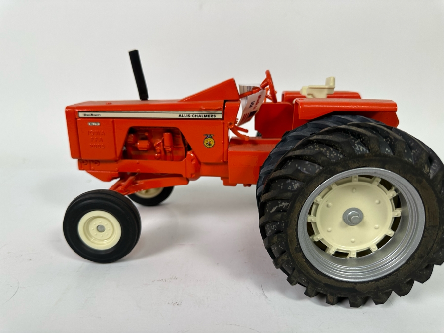 2005 Iowa FFA Allis-Chalmers 190XT Tractor With Duals 1:16 Scale Model 10.5W X 7.5D X 6H [Photo 9]