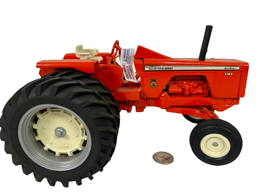 2005 Iowa FFA Allis-Chalmers 190XT Tractor With Duals 1:16 Scale Model 10.5W X 7.5D X 6H [Photo 1]
