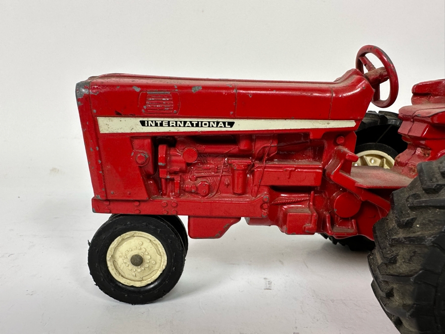 Vintage Ertl International Harvester Red Tractor Scale Model 1:16 8W X 5D X 4.5H [Photo 5]