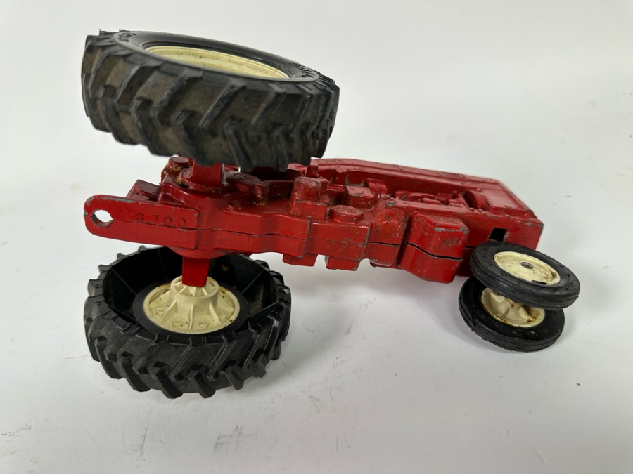 Vintage Ertl International Harvester Red Tractor Scale Model 1:16 8W X 5D X 4.5H [Photo 12]