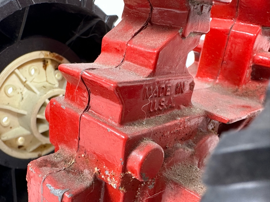 Vintage Ertl International Harvester Red Tractor Scale Model 1:16 8W X 5D X 4.5H [Photo 10]