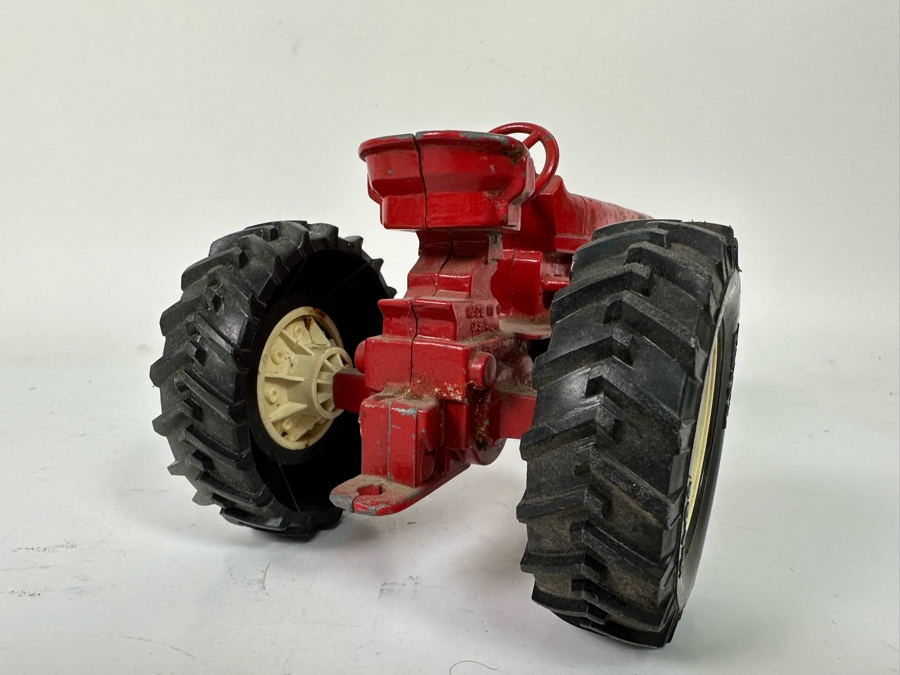 Vintage Ertl International Harvester Red Tractor Scale Model 1:16 8W X 5D X 4.5H [Photo 9]