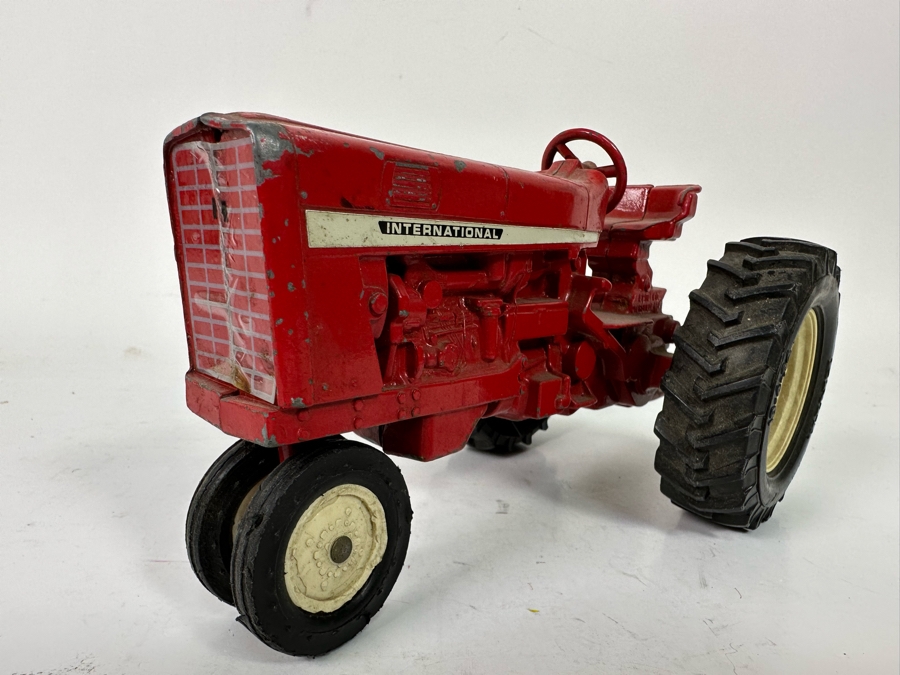 Vintage Ertl International Harvester Red Tractor Scale Model 1:16 8W X 5D X 4.5H [Photo 6]
