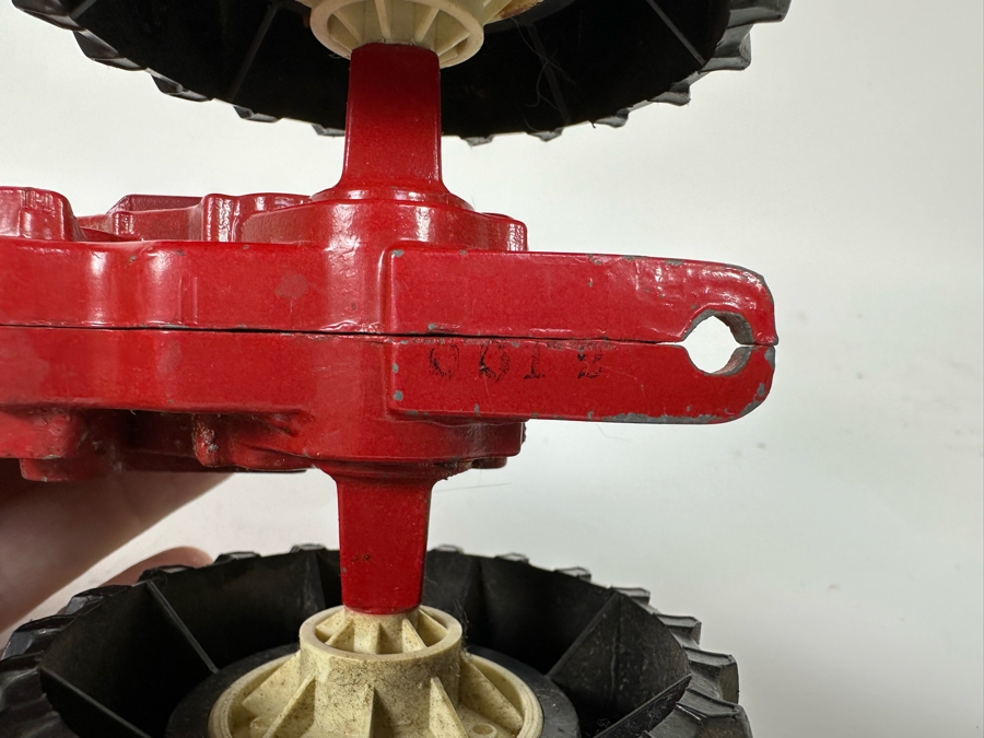 Vintage Ertl International Harvester Red Tractor Scale Model 1:16 8W X 5D X 4.5H [Photo 13]