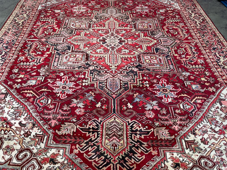 Hand Knotted Wool Persian Geometric Area Rug 114 X 169 [Photo 7]