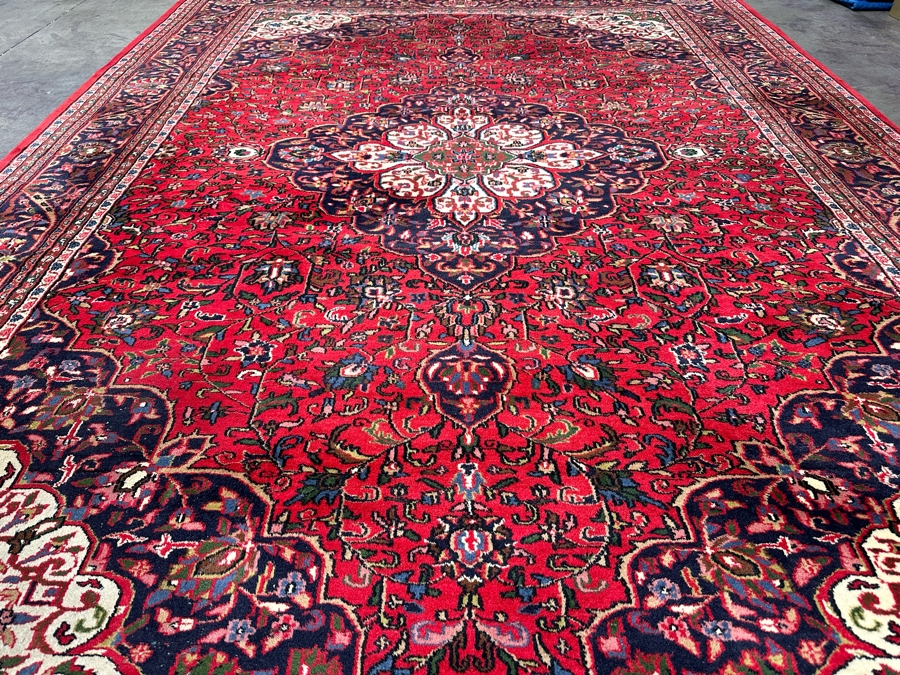 Stunning Hand Knotted Wool Persian Area Rug 100 X 138 [Photo 8]